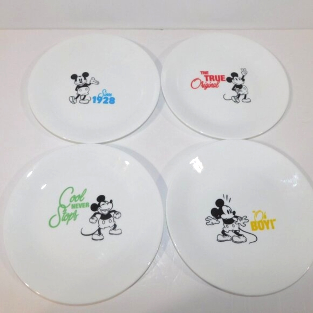 Set 4 Corelle x Disney Mickey Mouse 8.5" round graphic Dinner Plates